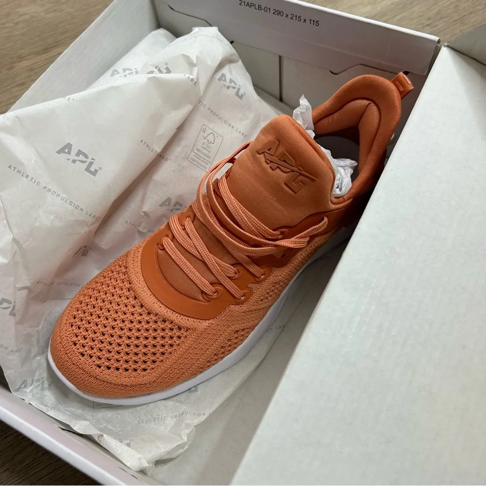 NEW APL Techloom Tracer Lace Up Sneaker in Terracotta White 7.5